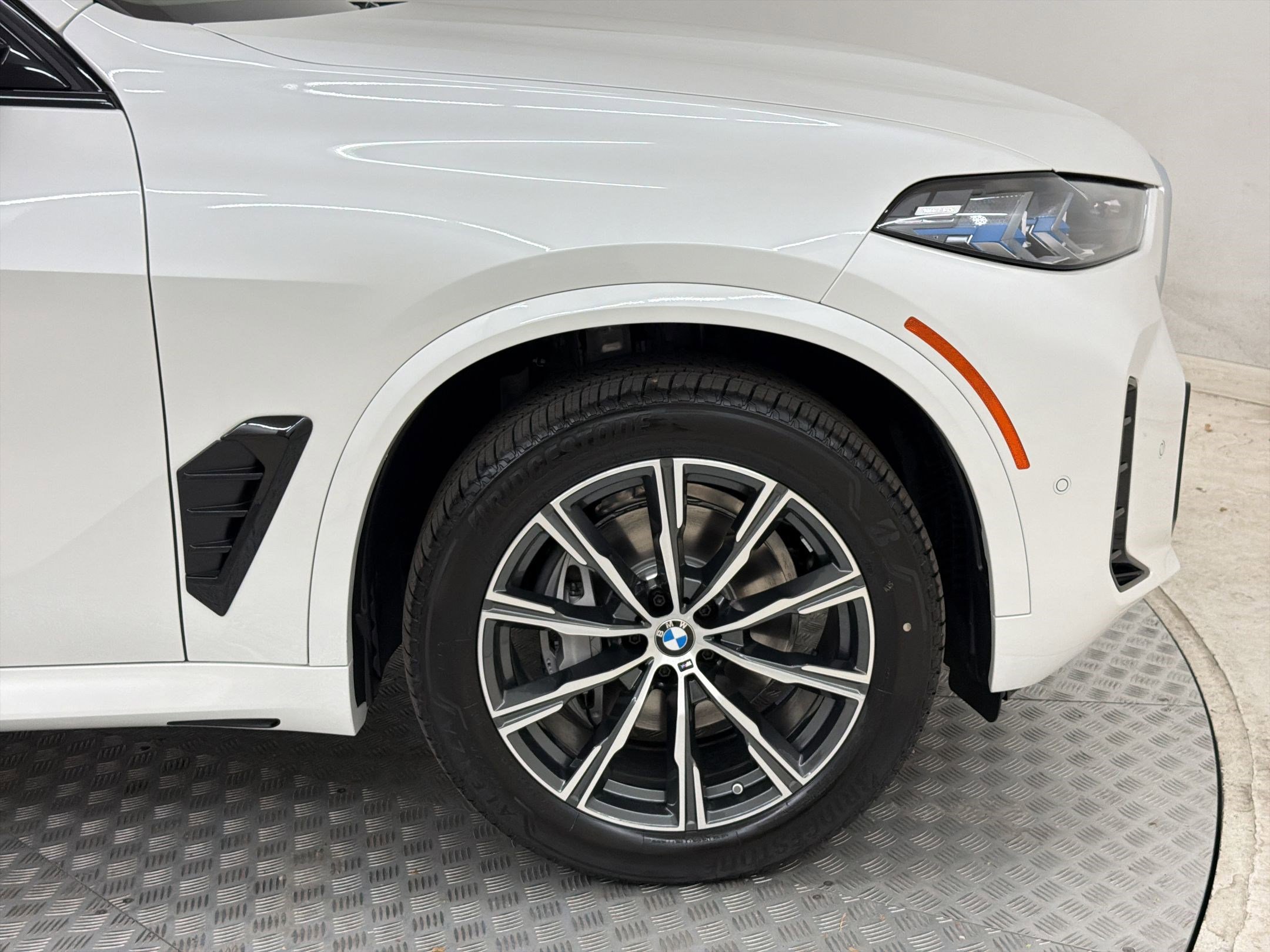 New 2026 BMW X5 xDrive40i w/ M Sport Package AWD/4WD image 12