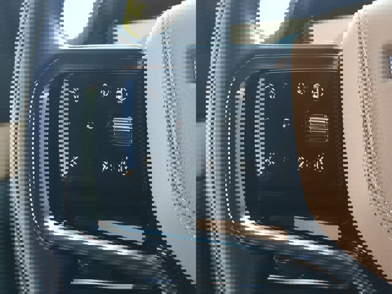 Used 2025 Land Rover Range Rover Sport SE image 24