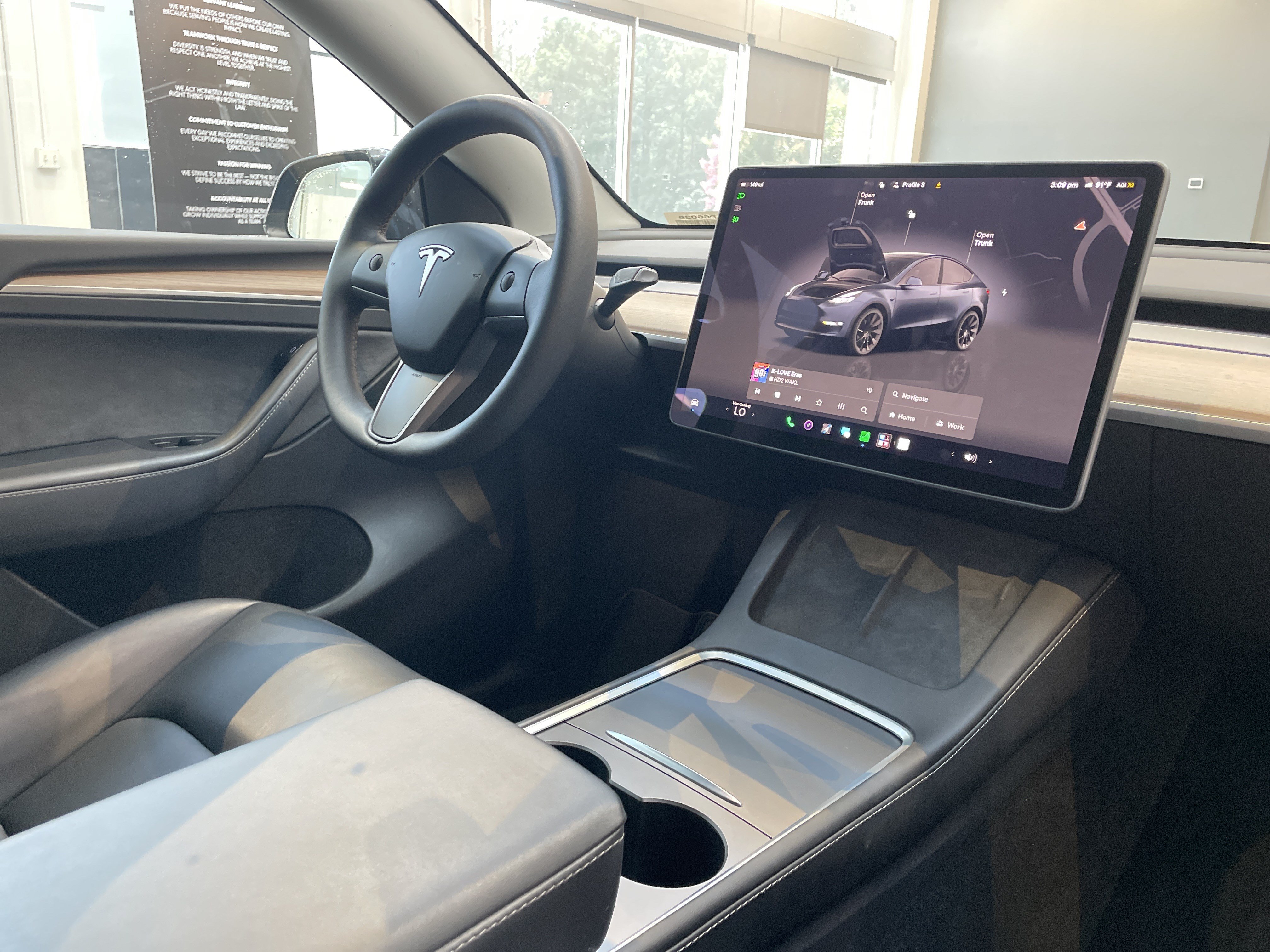 Used 2025 Tesla Model Y Long Range AWD/4WD image 30