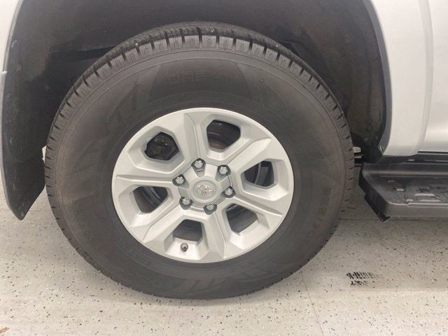 Used 2016 Toyota 4Runner SR5 AWD/4WD image 5
