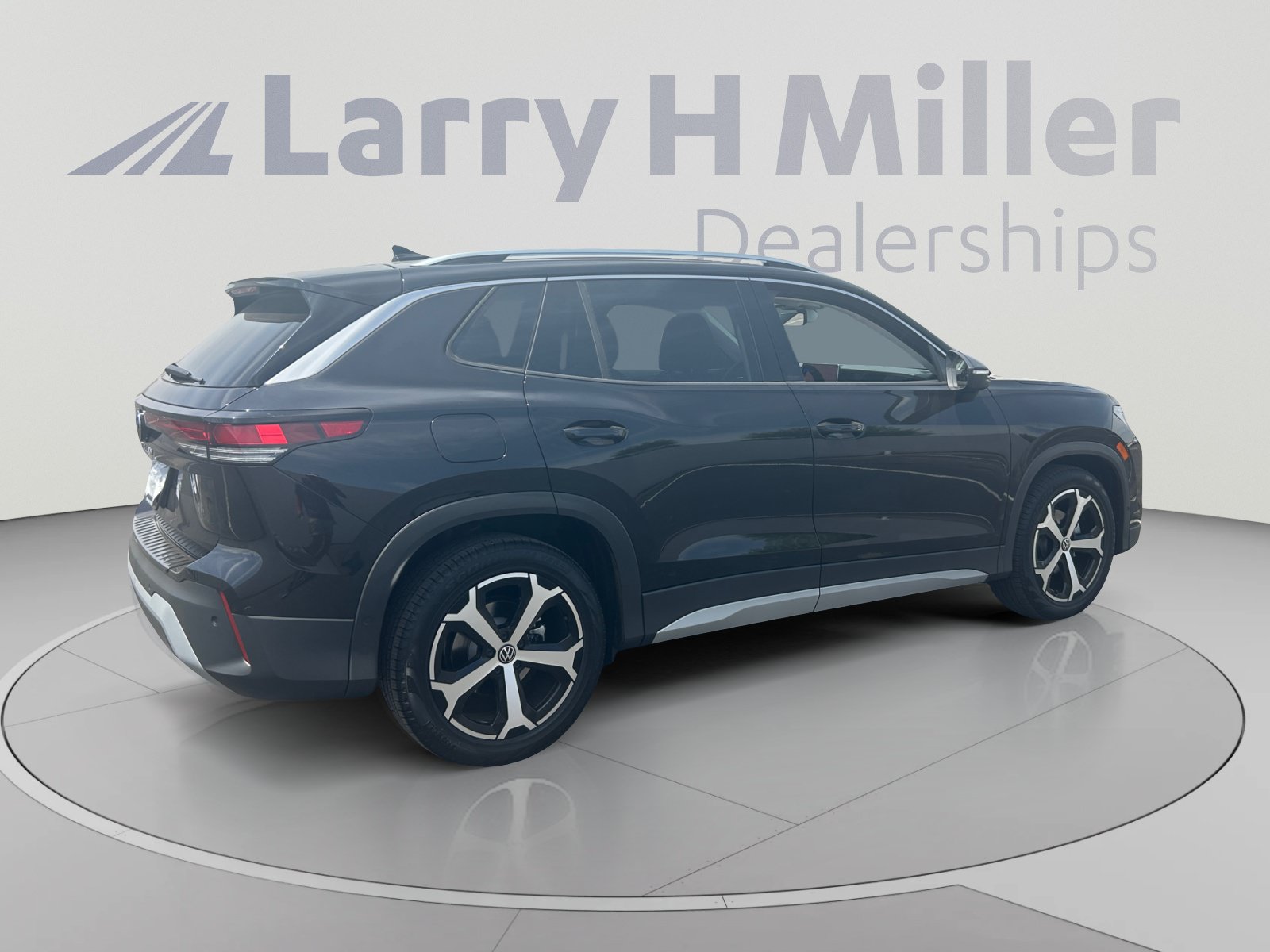 Used 2026 Volkswagen Tiguan SE FWD image 5