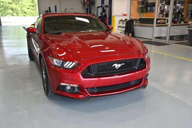 Used 2015 Ford Mustang GT RWD image 3