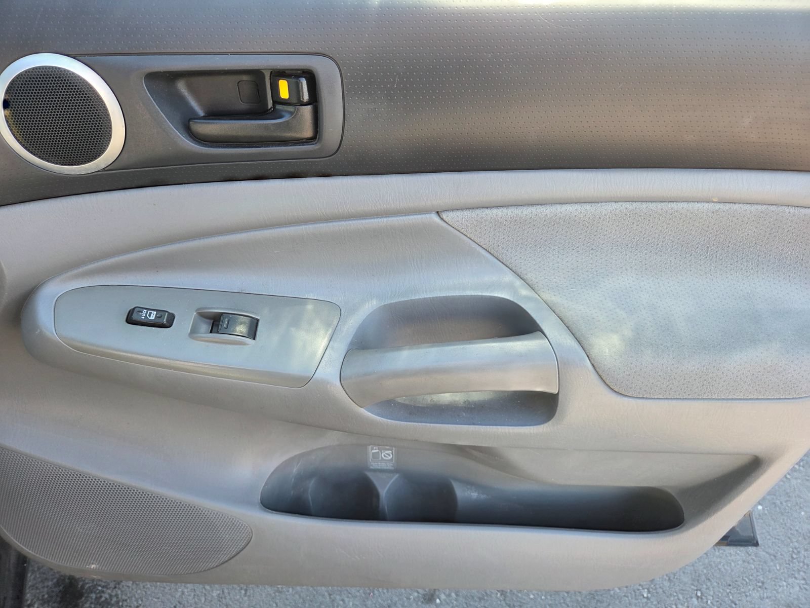 Used 2005 Toyota Tacoma PreRunner RWD image 13