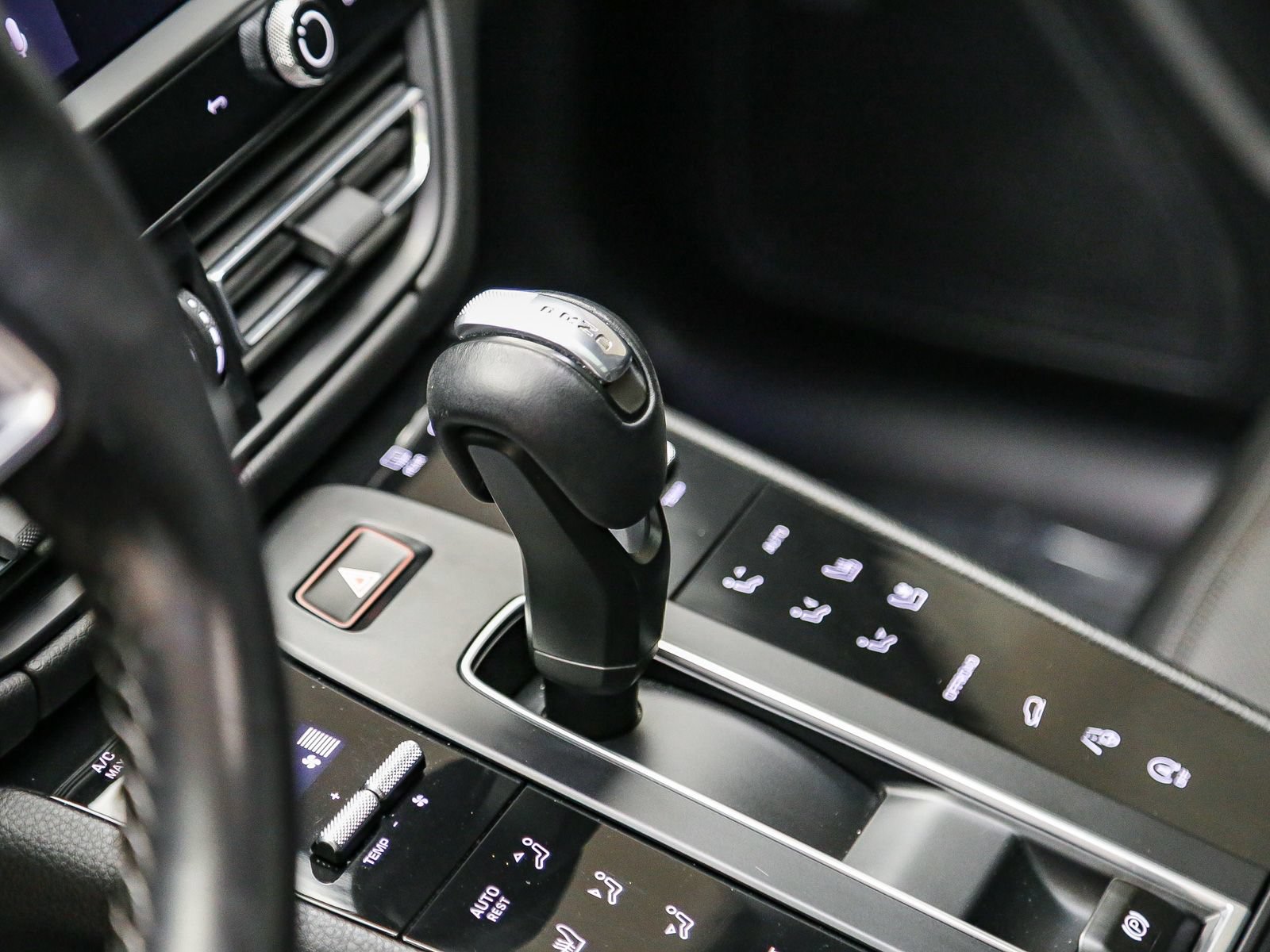 Certified 2022 Porsche Macan AWD/4WD image 24