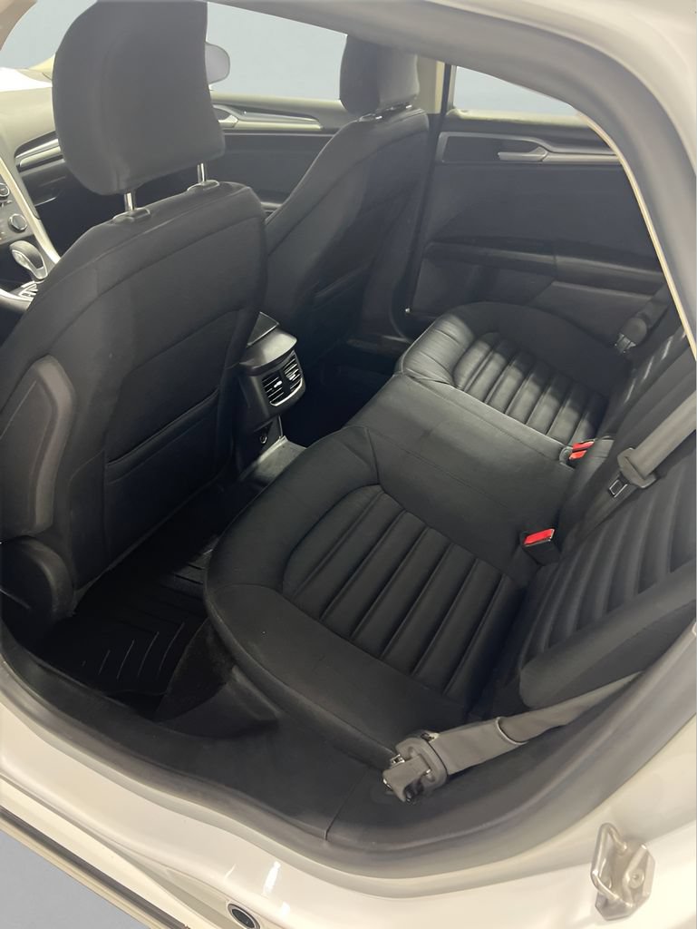 Used 2015 Ford Fusion SE FWD image 11
