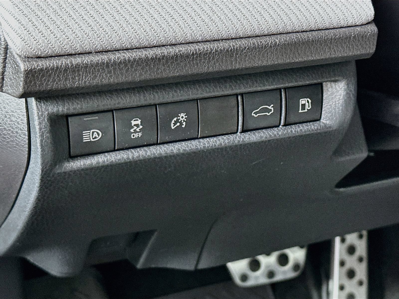 Used 2025 Toyota Camry SE FWD image 10