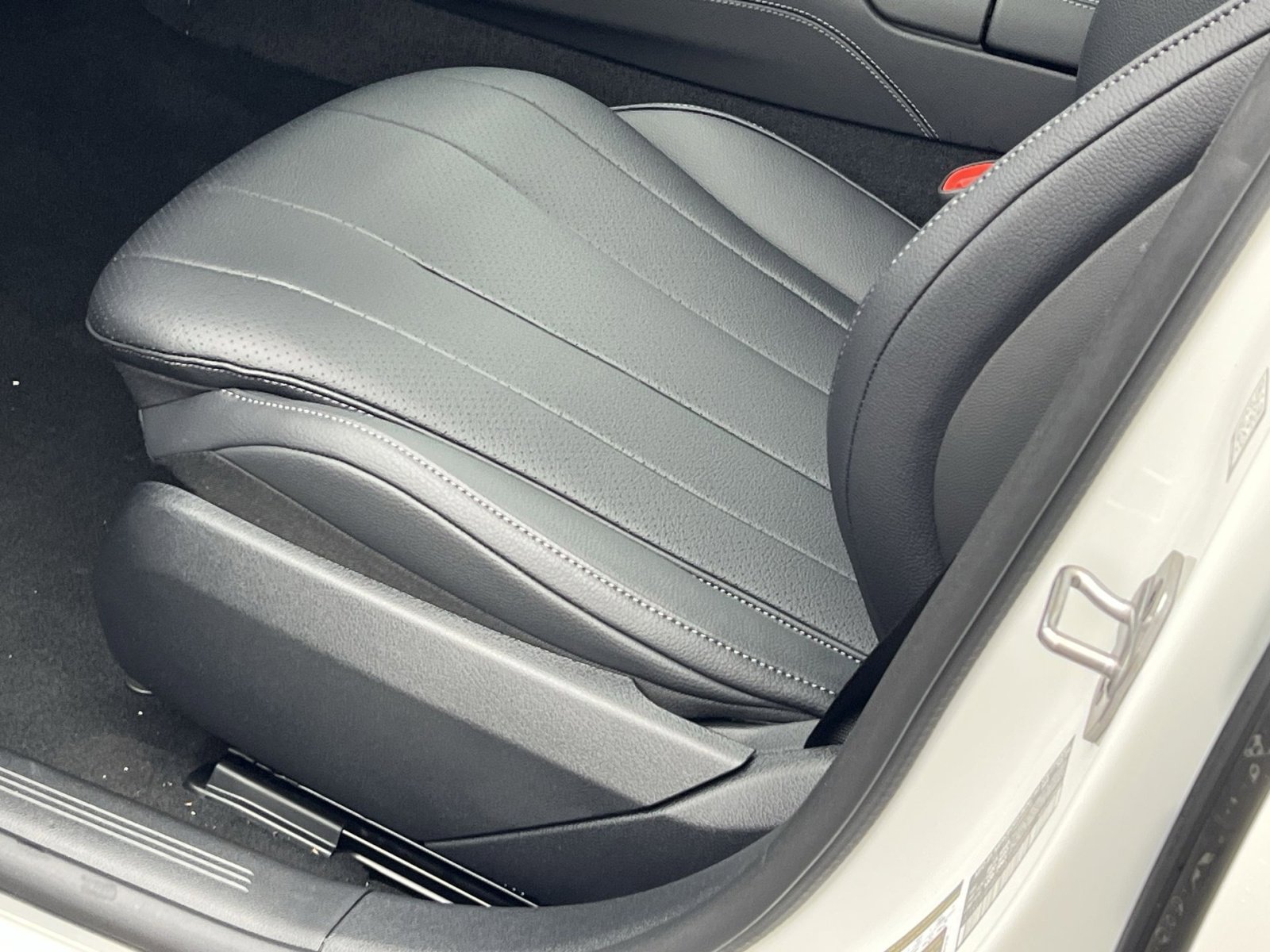 New 2026 Mercedes-Benz E 350 4MATIC Sedan image 12