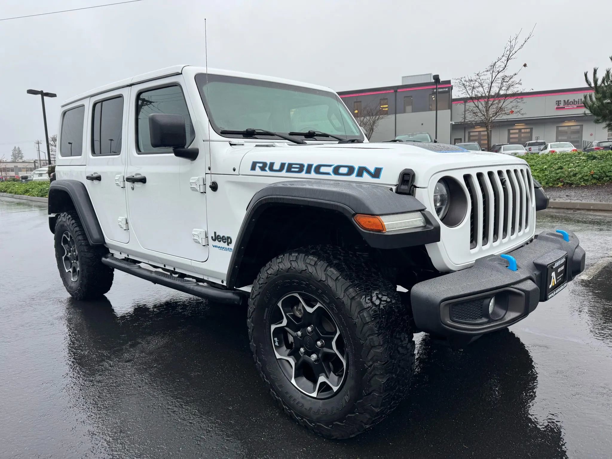 Used 2021 Jeep Wrangler Unlimited Rubicon 4xe w/ Cold Weather Group AWD/4WD image 2