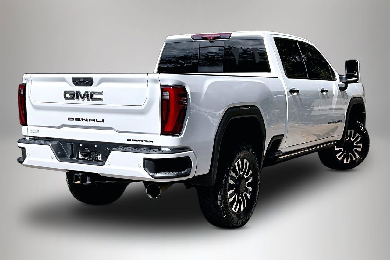 Used 2024 GMC Sierra 2500 Denali Ultimate image 5
