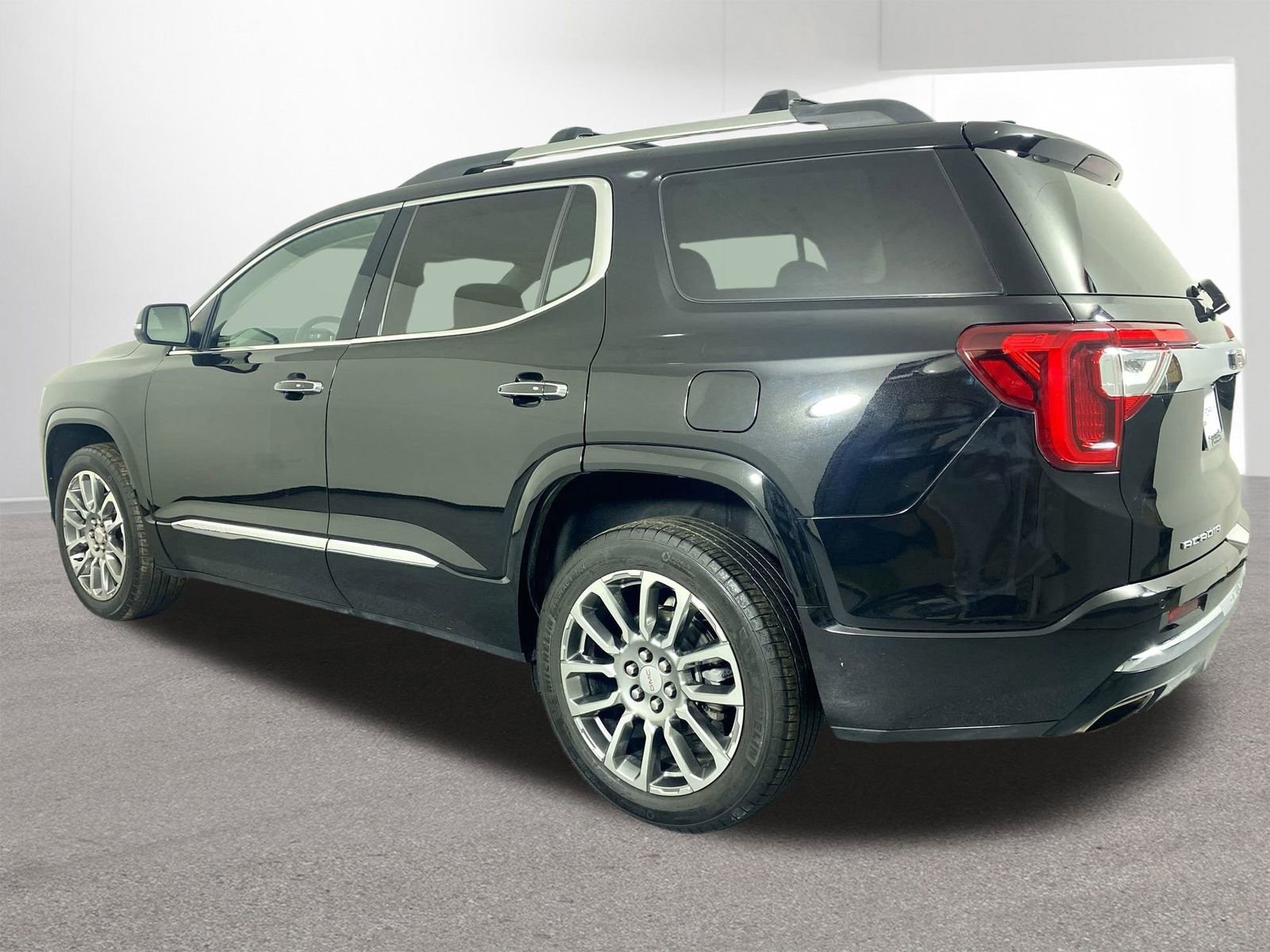 Used 2023 GMC Acadia Denali image 28
