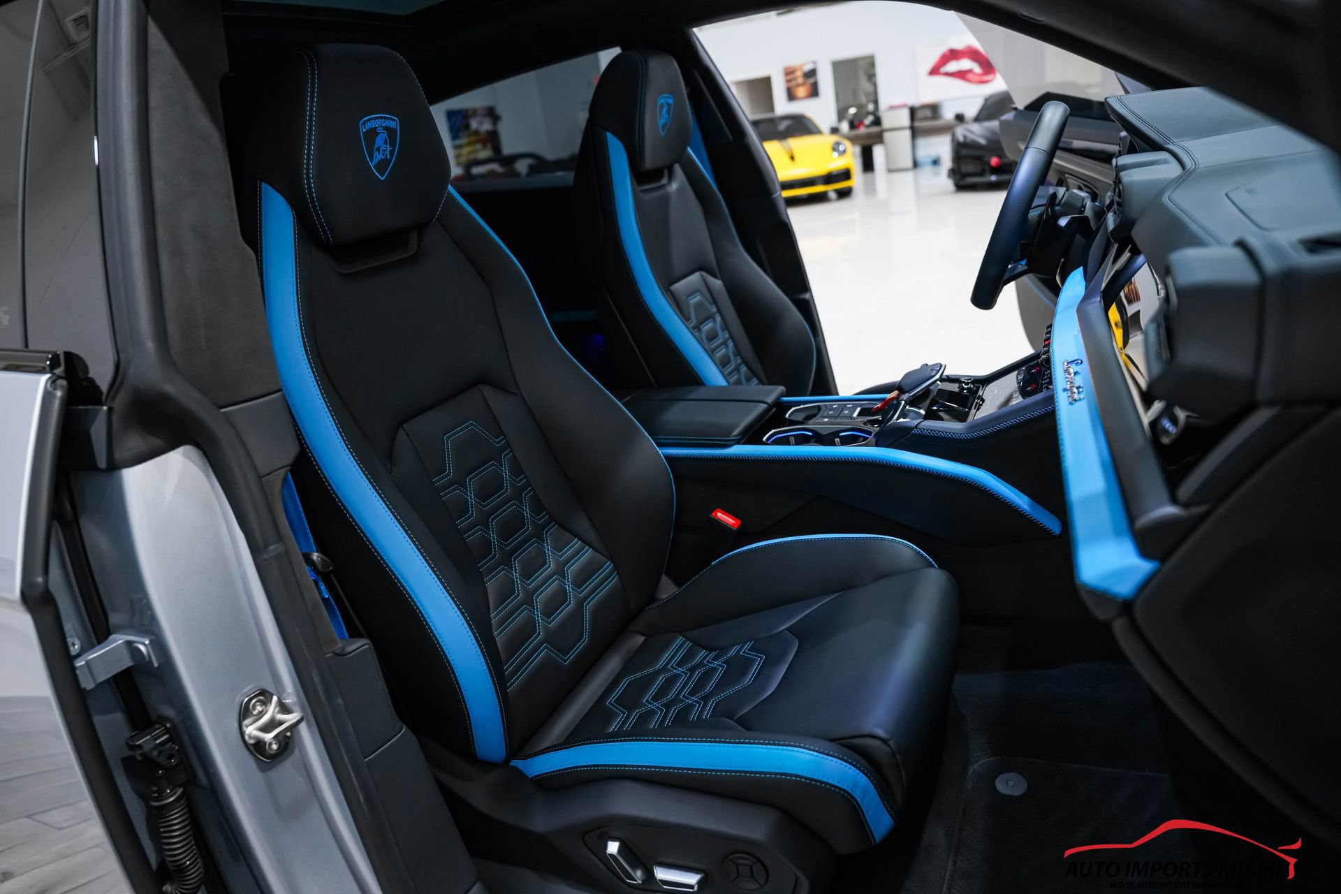 Used 2025 Lamborghini Urus SE image 49