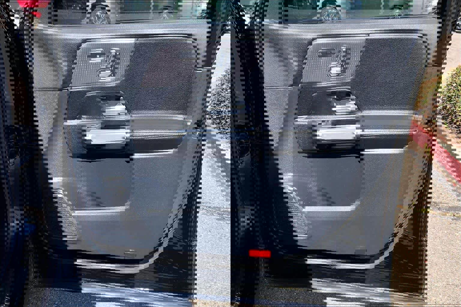 Used 2022 Mercedes-Benz GLB 250 w/ Premium Package Lite image 21