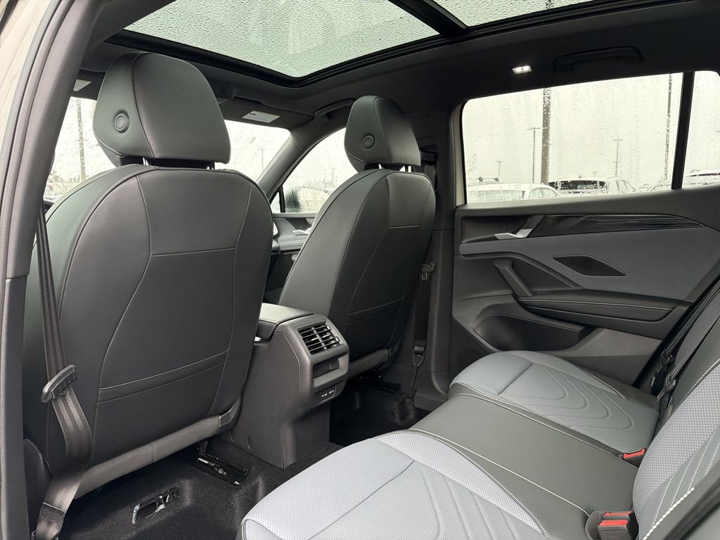 New 2026 Volkswagen Tiguan SE R-Line image 13