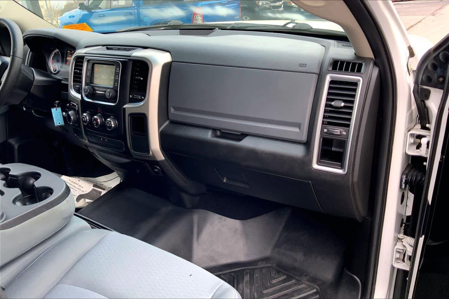 Used 2019 RAM 1500 Classic SLT RWD image 17