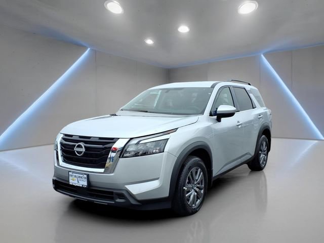 Used 2025 Nissan Pathfinder SV image 4