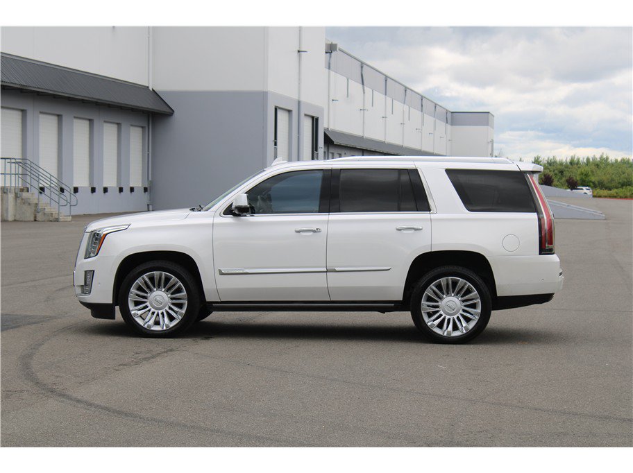 Used 2018 Cadillac Escalade Platinum AWD/4WD image 2