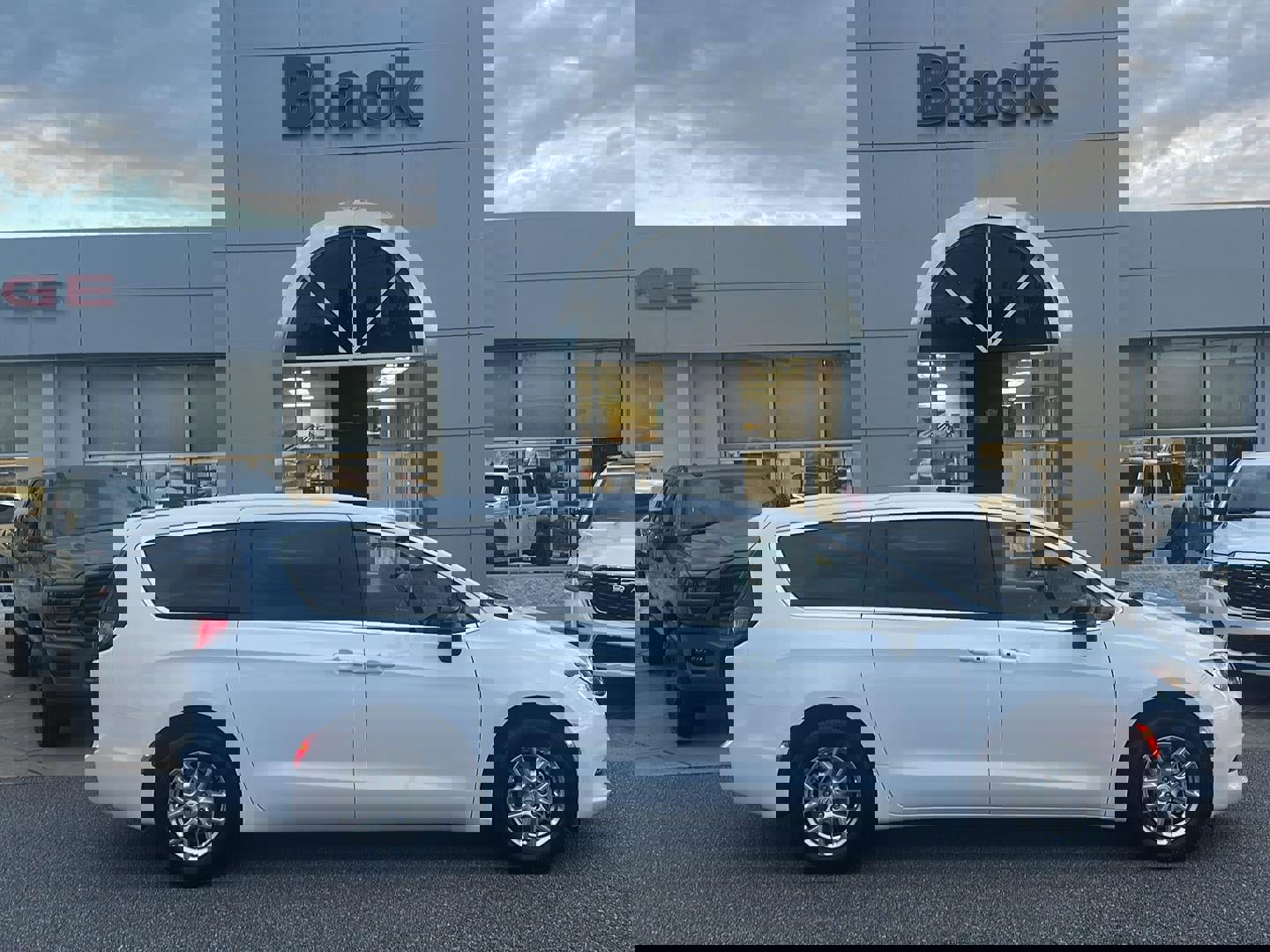 New 2026 Chrysler Voyager LX image 3