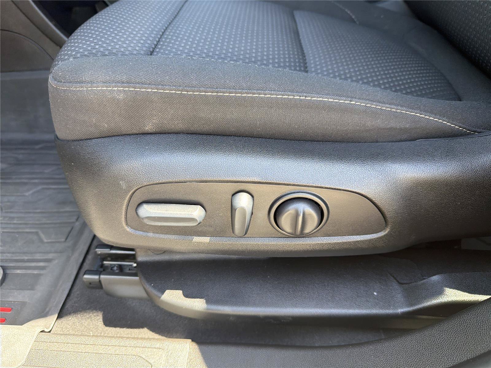 Used 2023 GMC Acadia SLE w/ Driver Convenience Package AWD/4WD image 21