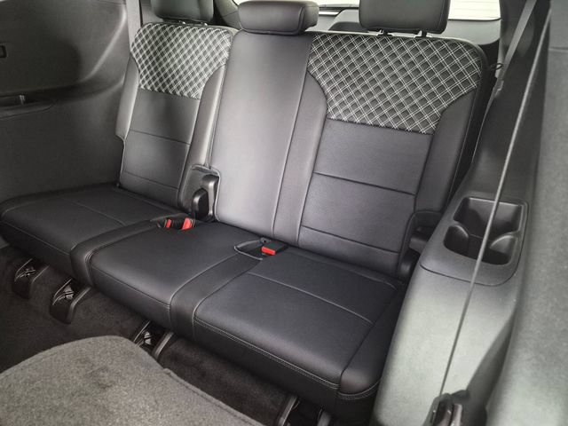 Used 2025 GMC Acadia Denali FWD image 28