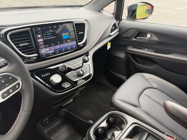New 2027 Chrysler Pacifica Select AWD/4WD image 32