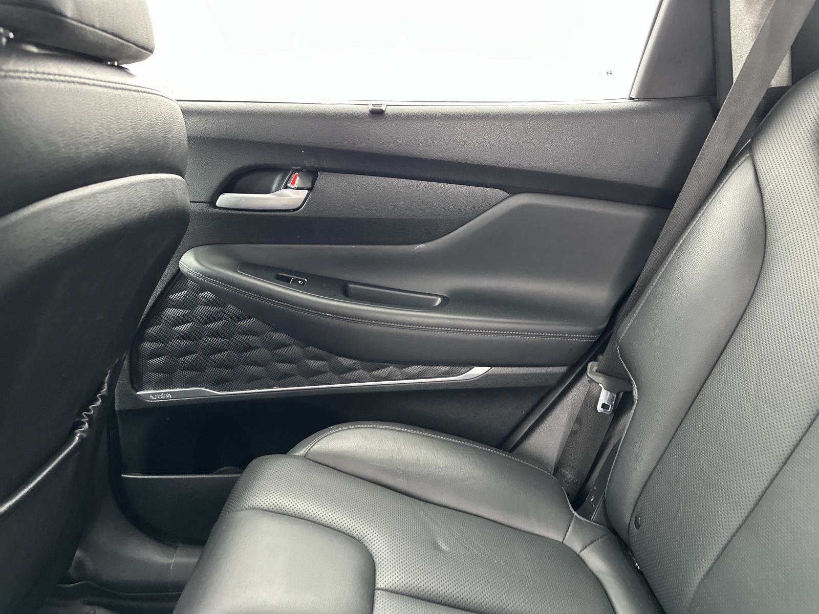 Used 2020 Hyundai Santa Fe SEL w/ Convenience + Premium Package image 16