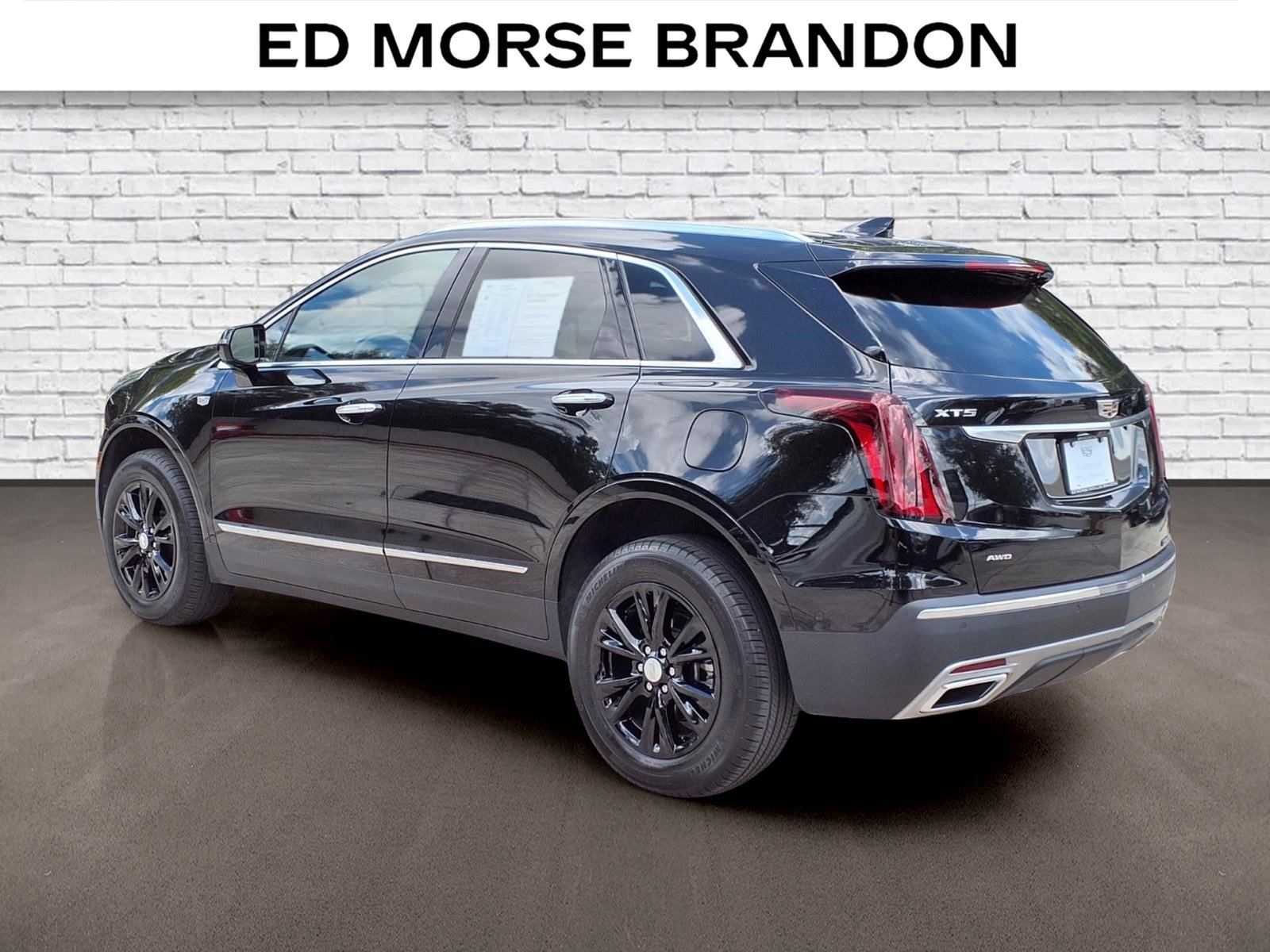 Certified 2023 Cadillac XT5 Premium Luxury w/ Technology Package AWD/4WD image 3