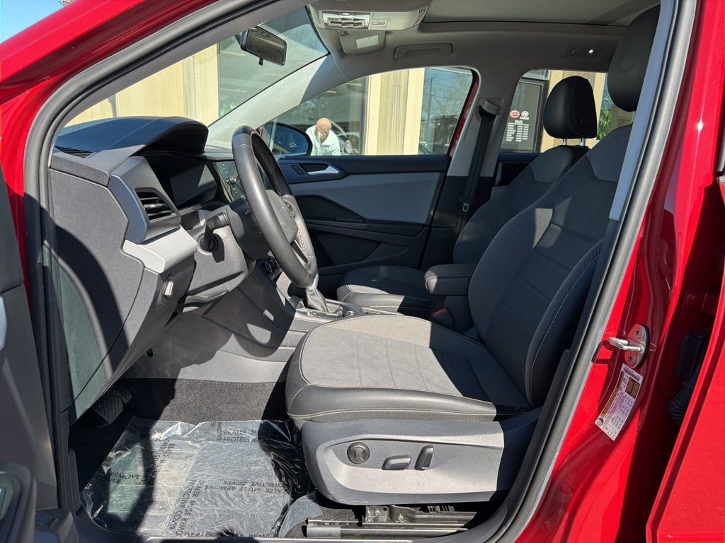 Used 2022 Volkswagen Taos SE image 10