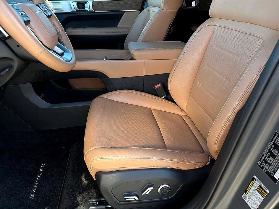 Used 2025 Hyundai Santa Fe Limited image 10