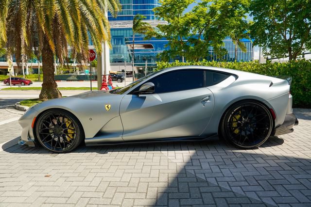 Used 2018 Ferrari 812 Superfast RWD image 11