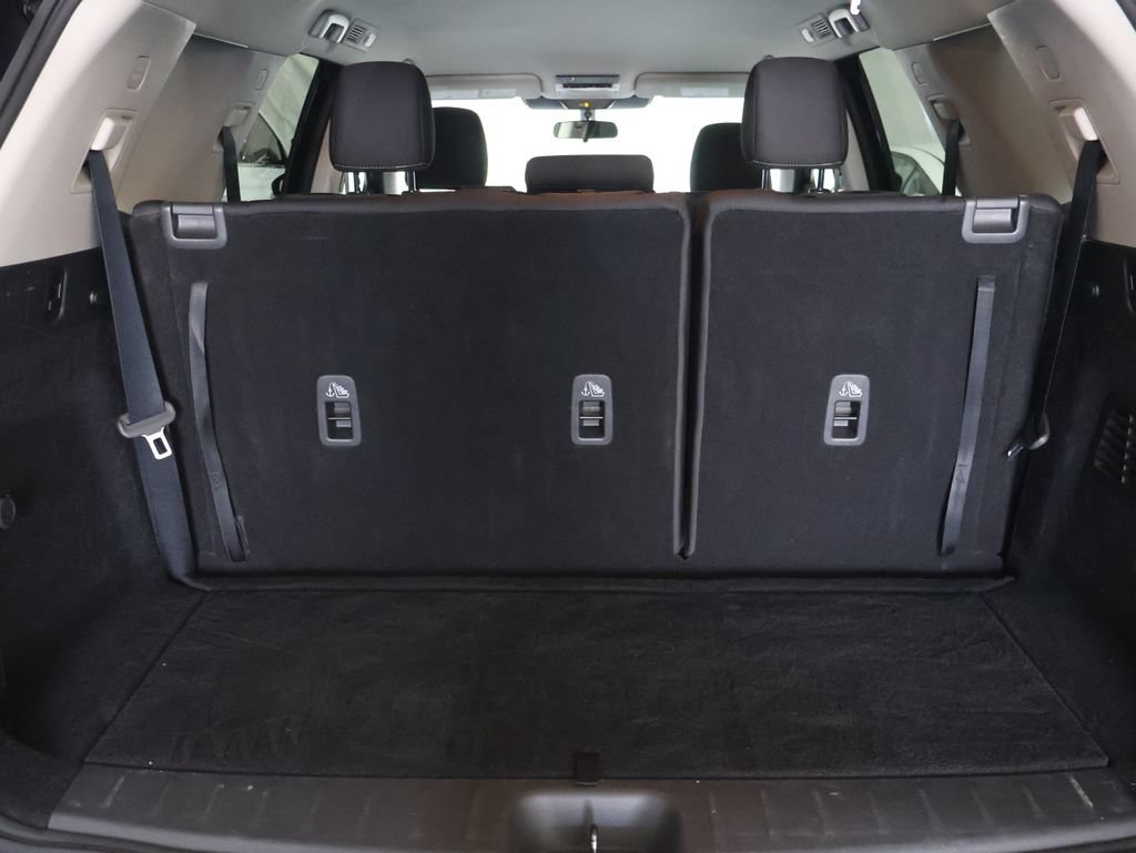 Used 2022 Nissan Pathfinder SV AWD/4WD image 14