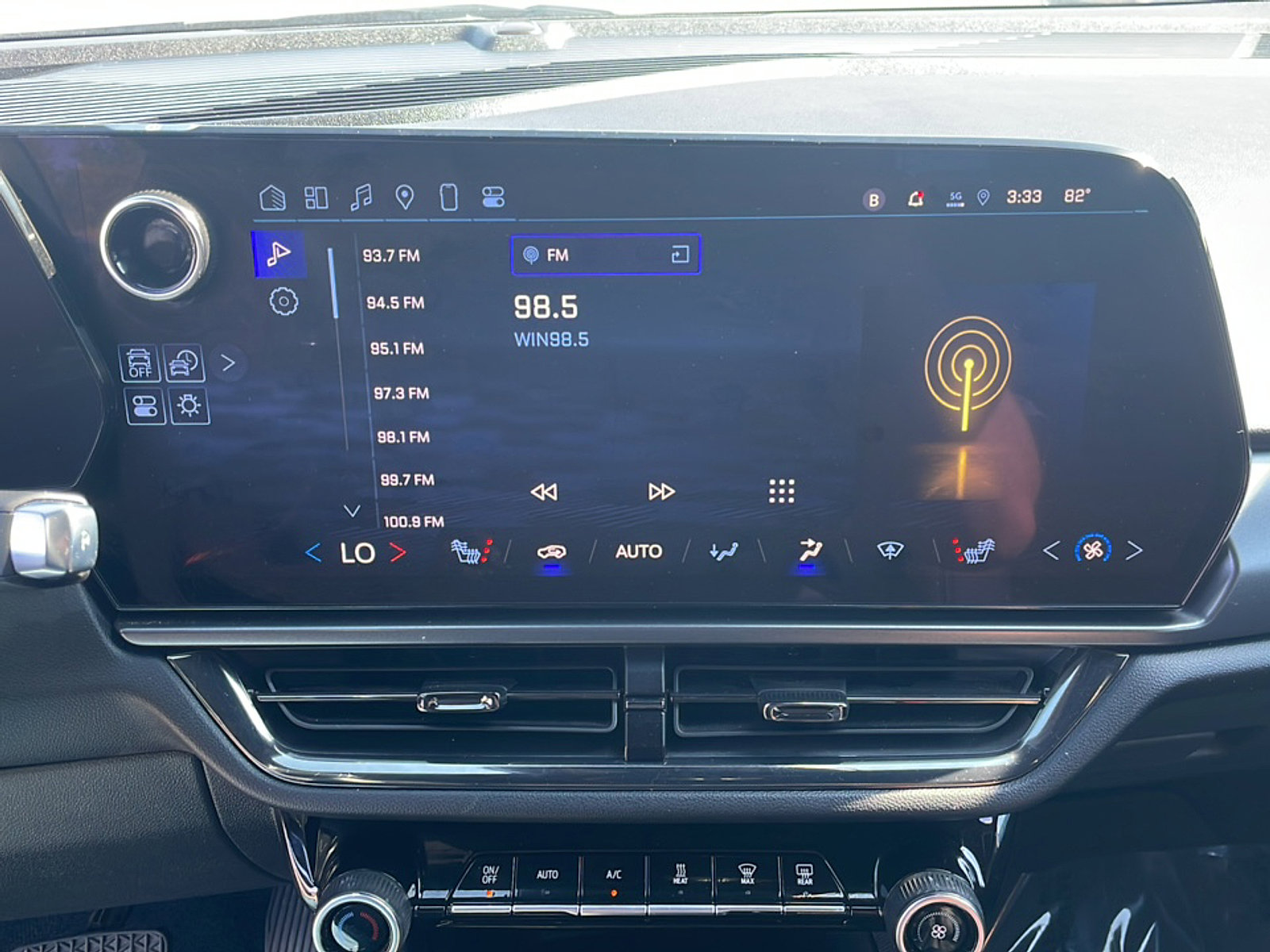 Used 2024 Chevrolet Equinox EV RS image 11