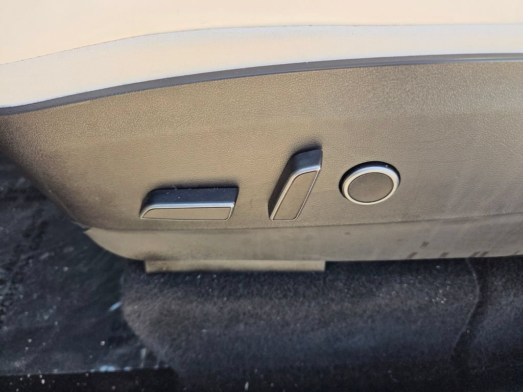 Used 2022 Tesla Model Y Performance AWD/4WD image 5