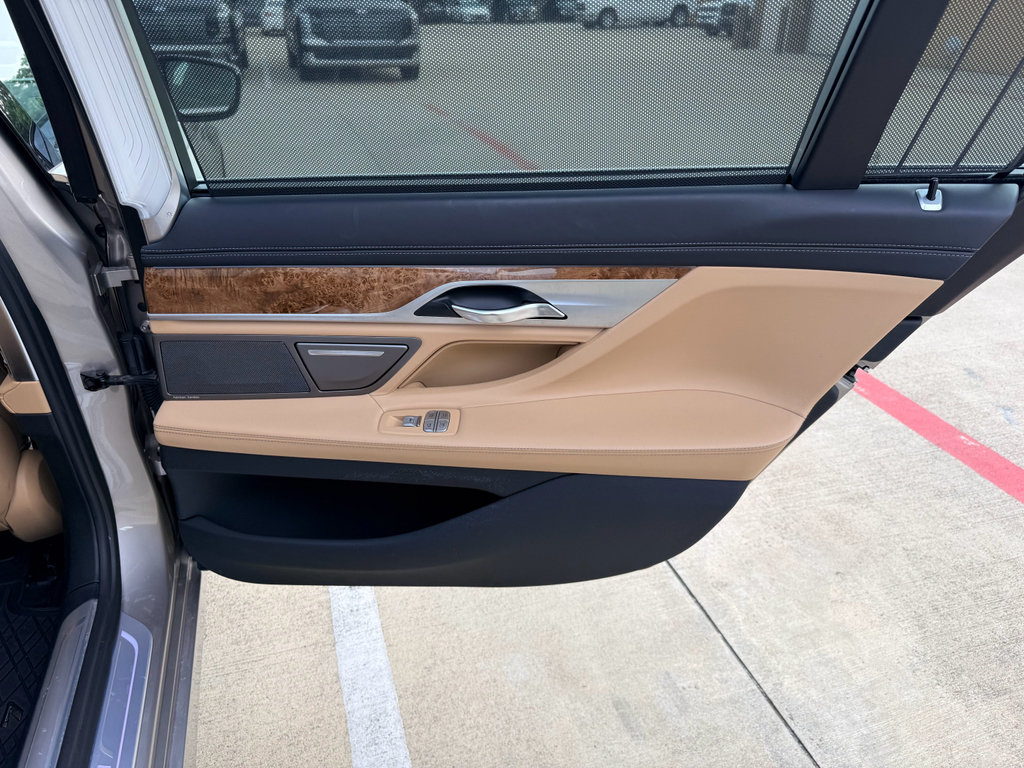 Used 2018 BMW 750i RWD image 25
