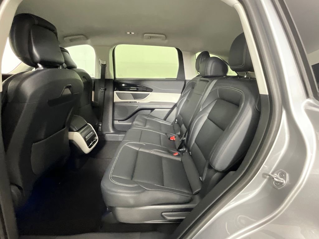 Used 2025 Lincoln Nautilus Premier AWD/4WD image 25
