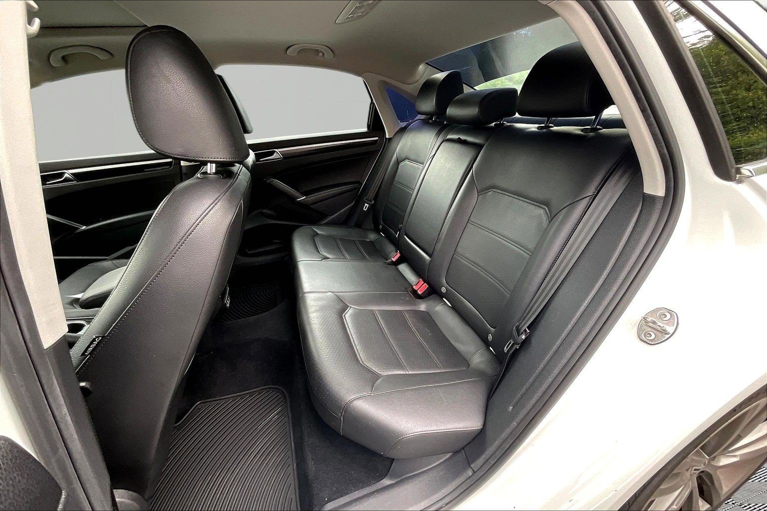 Used 2019 Volkswagen Passat 2.0T SE R-Line FWD image 23