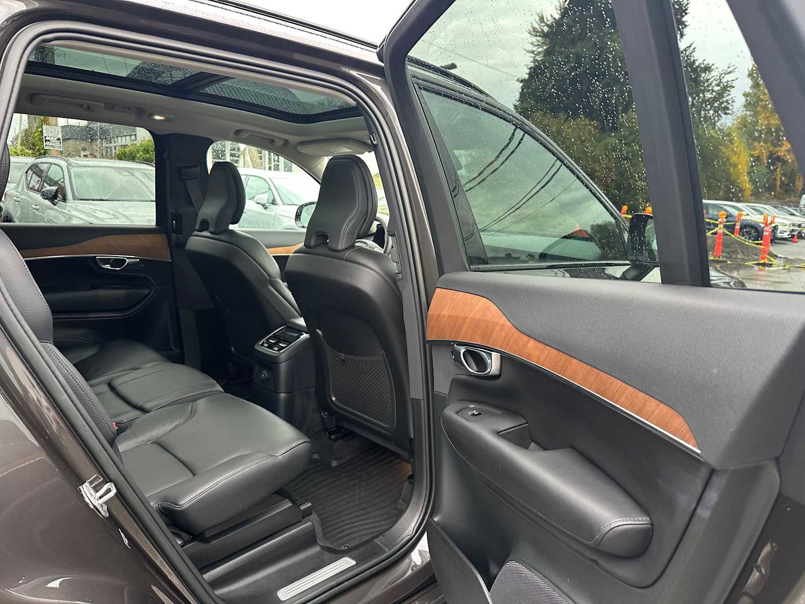 Certified 2023 Volvo XC90 T8 Plus image 21