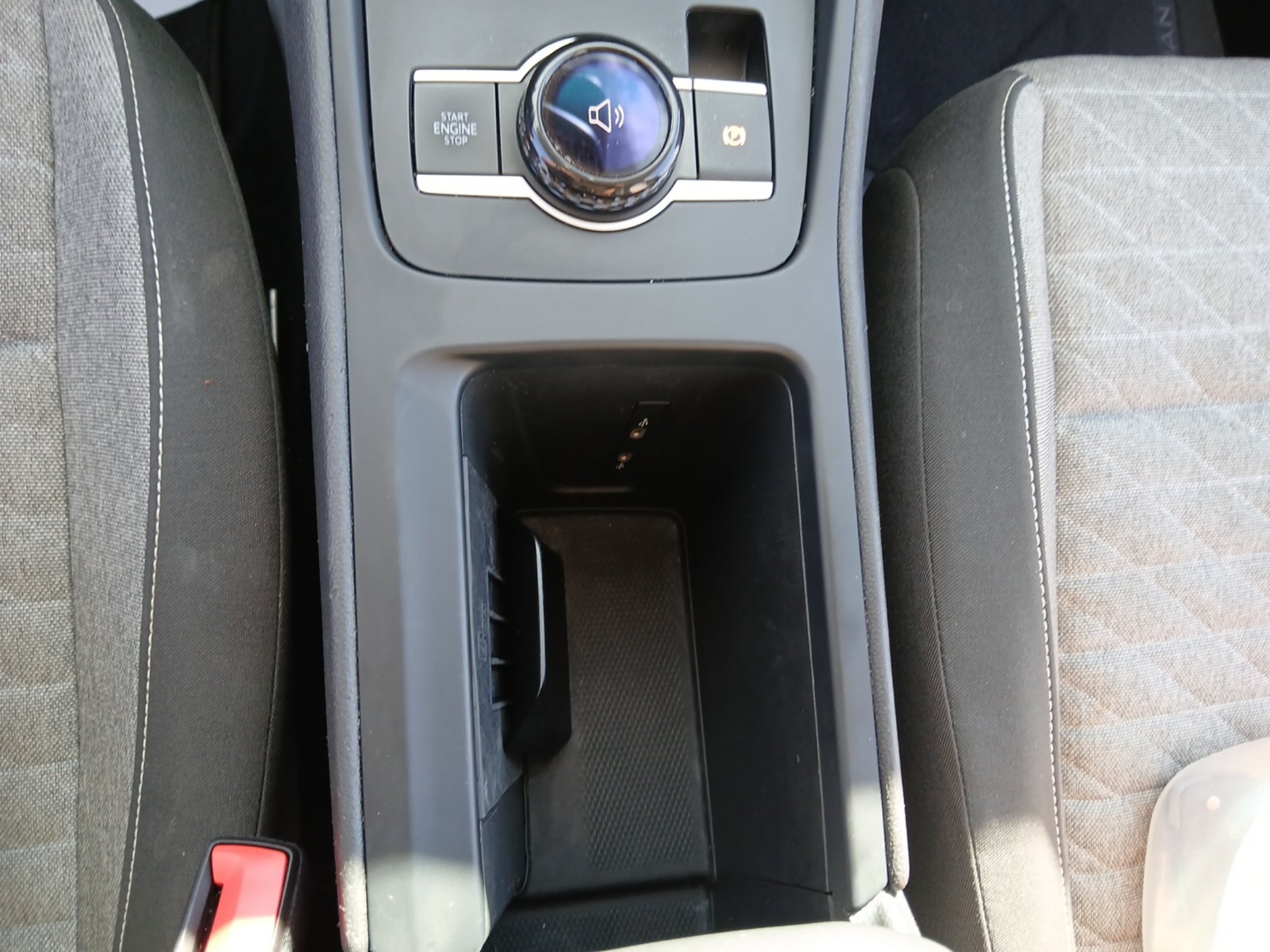Used 2025 Volkswagen Tiguan S FWD image 18