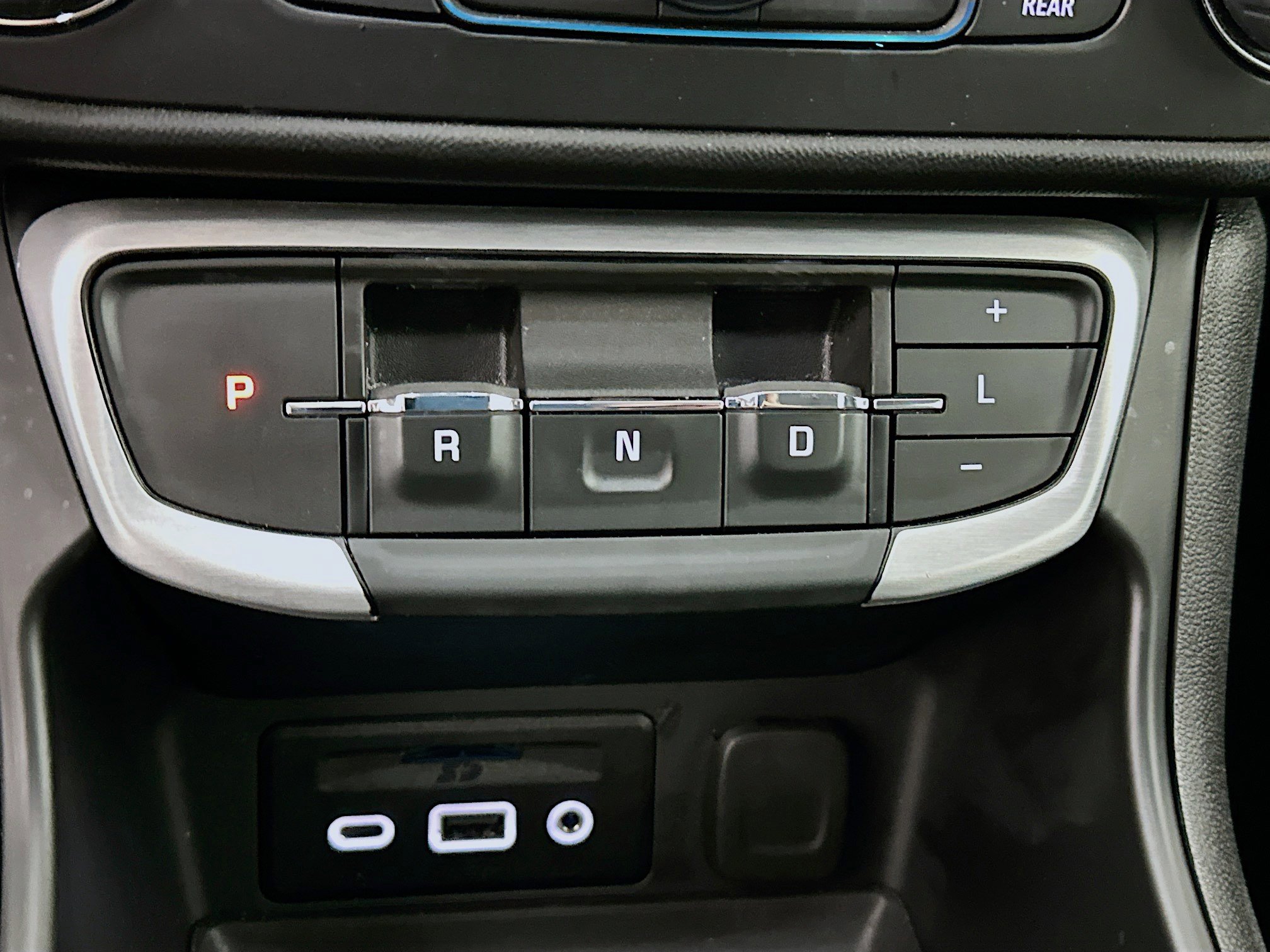 Used 2024 GMC Terrain SLT image 24