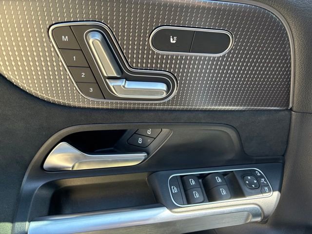 Used 2023 Mercedes-Benz EQB 300 4MATIC image 9