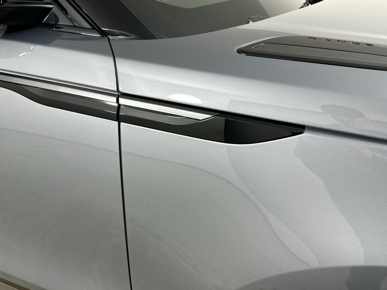 New 2026 Land Rover Range Rover Velar Belgravia AWD/4WD image 9