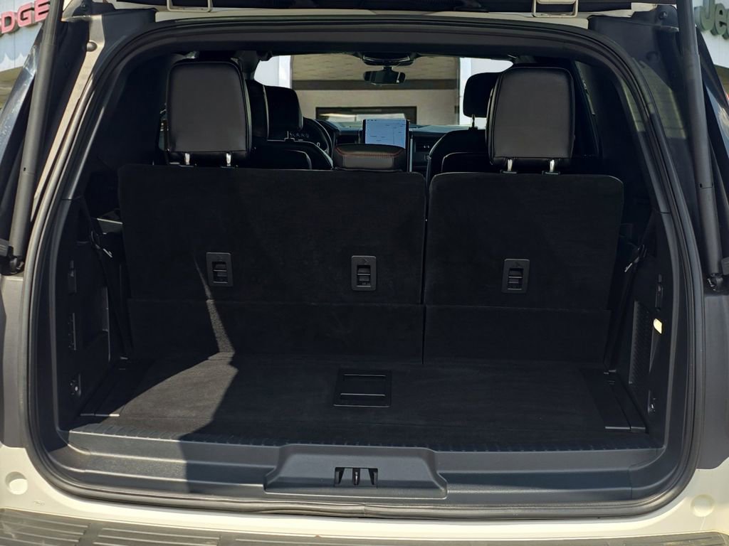 Used 2024 Ford Expedition Limited image 8