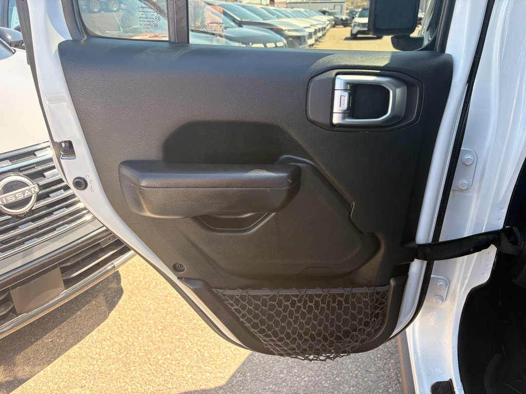Used 2020 Jeep Gladiator Rubicon AWD/4WD image 11