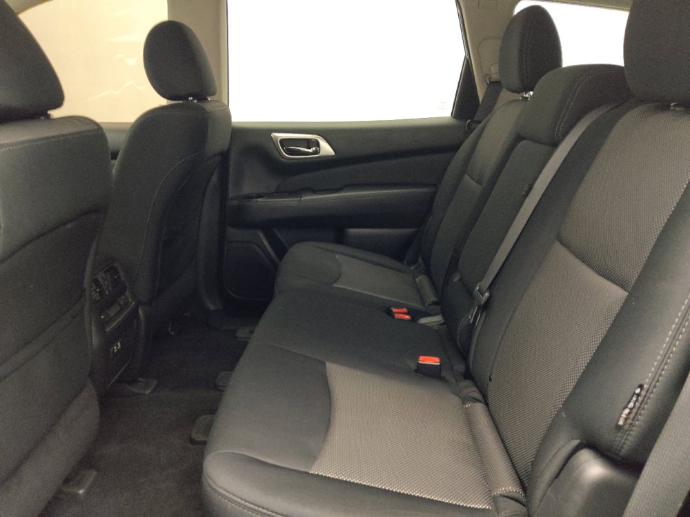 Used 2020 Nissan Pathfinder S FWD image 18