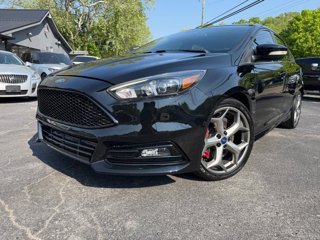 Used 2017 Ford Focus ST w/ Equipment Group 401A FWD image 30