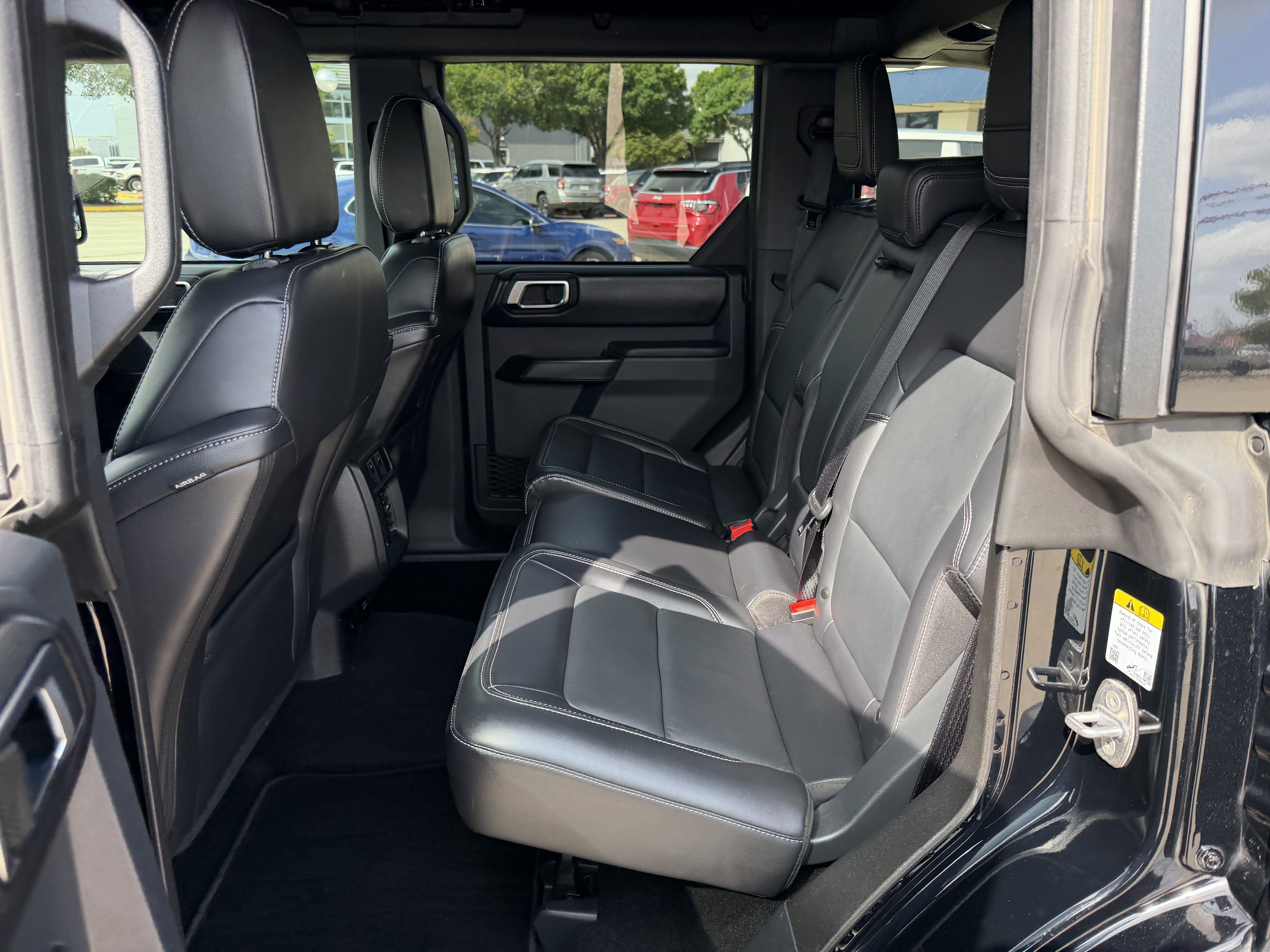Used 2025 Ford Bronco Outer Banks image 11