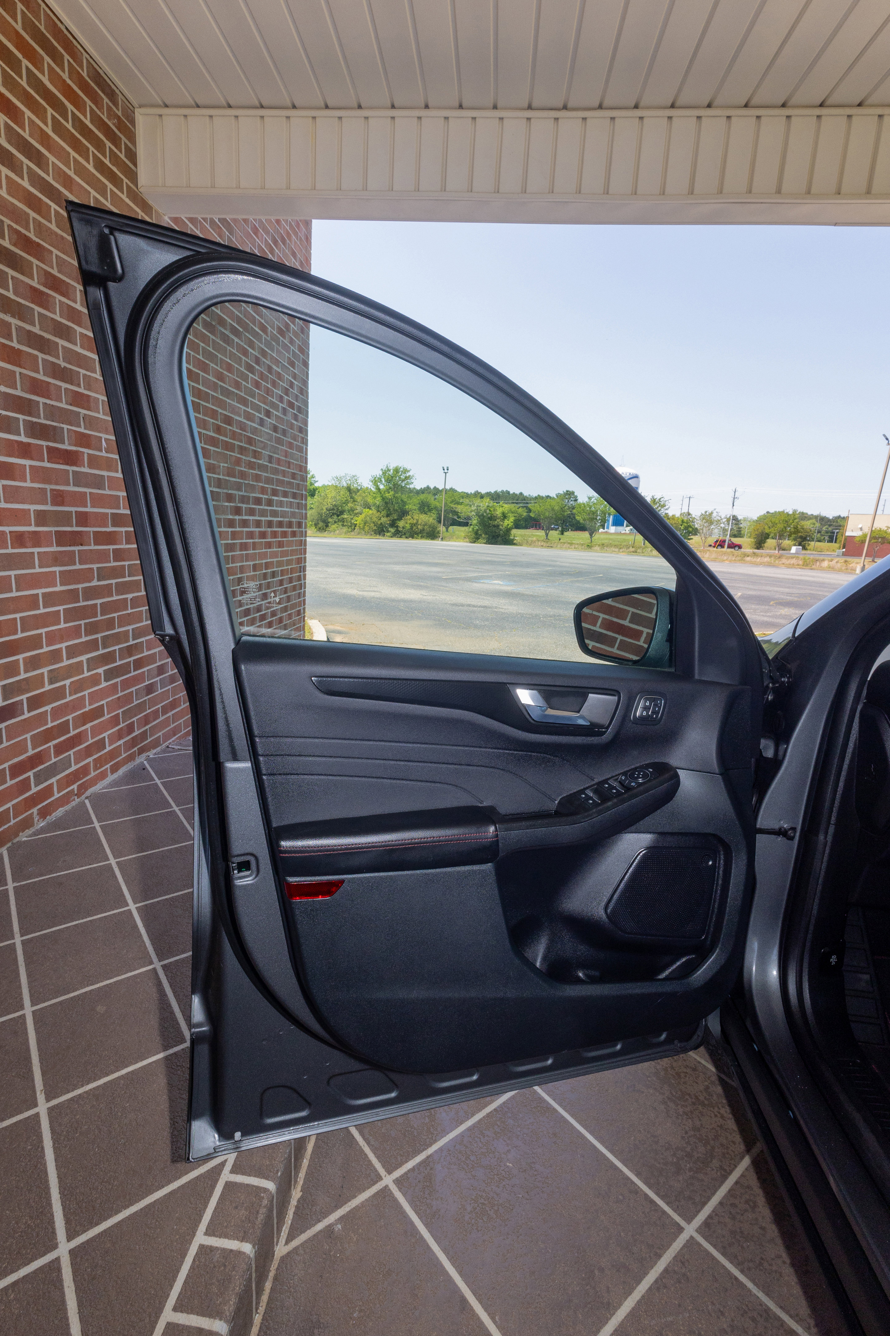 Used 2022 Ford Escape SEL w/ SEL Stealth AWD Package image 10