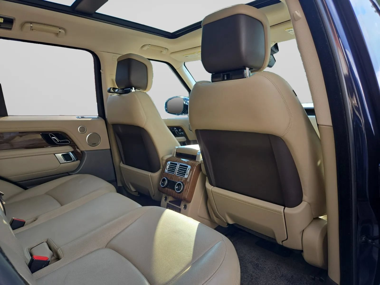 Used 2018 Land Rover Range Rover Supercharged AWD/4WD image 30