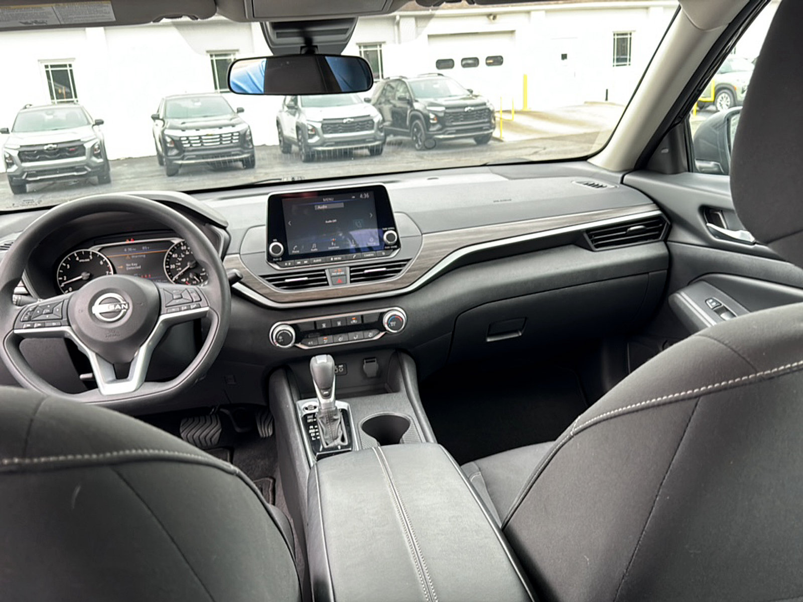 Used 2025 Nissan Altima 2.5 SV FWD image 18