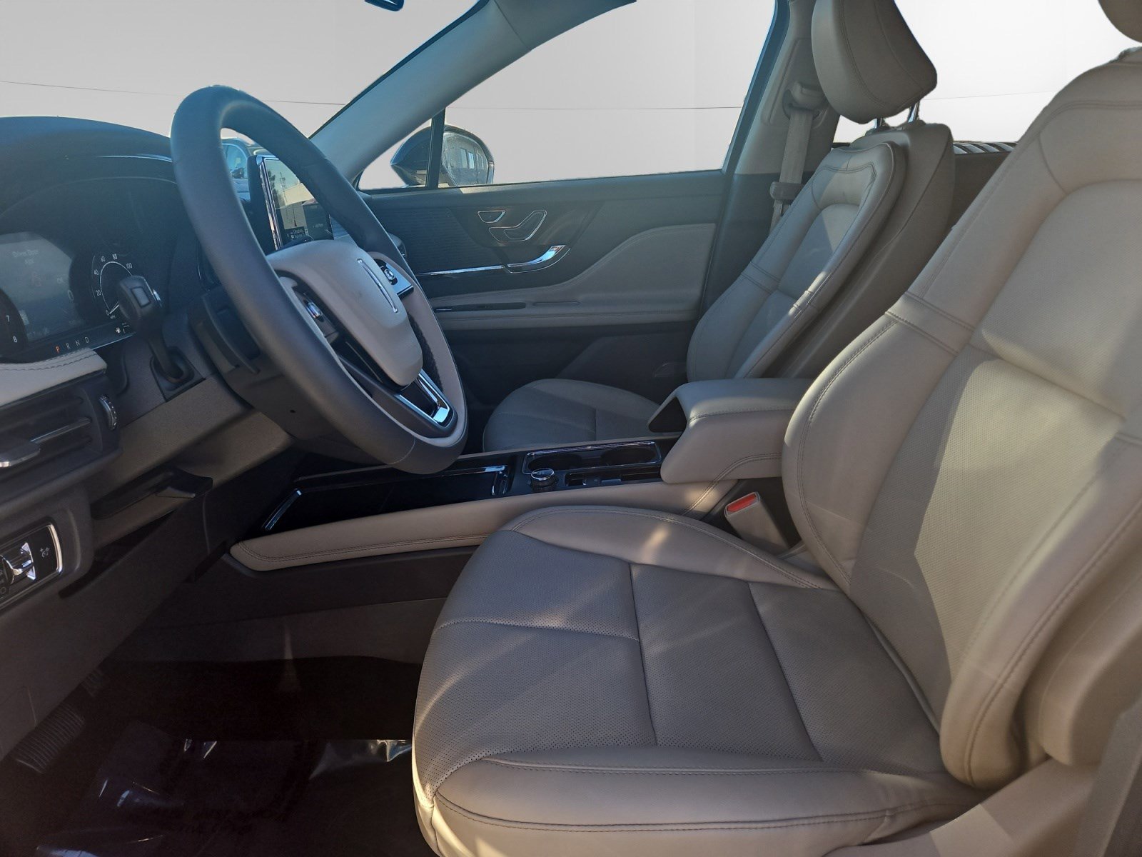 Certified 2022 Lincoln Corsair Standard w/ Equipment Group 101A image 9