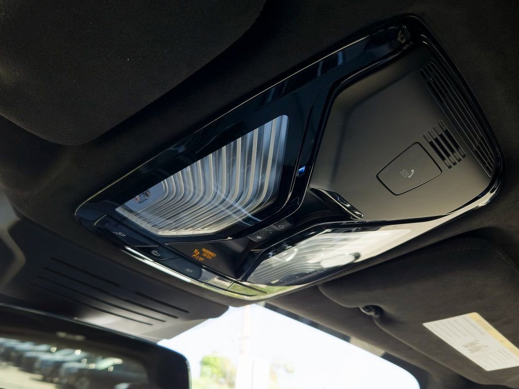 Used 2025 BMW X7 xDrive40i w/ M Sport Package image 17